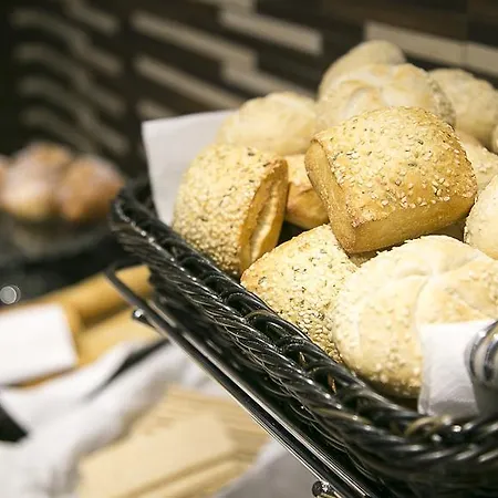 מלון Desilva Premium